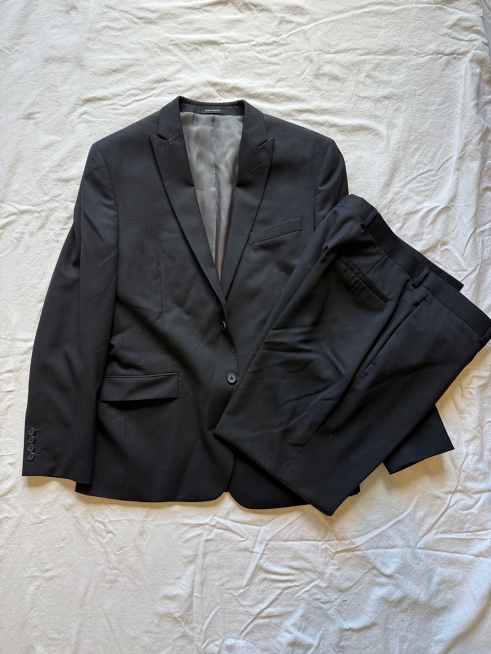 Egara Men's Black Two-Piece Suit Jacket and Pants